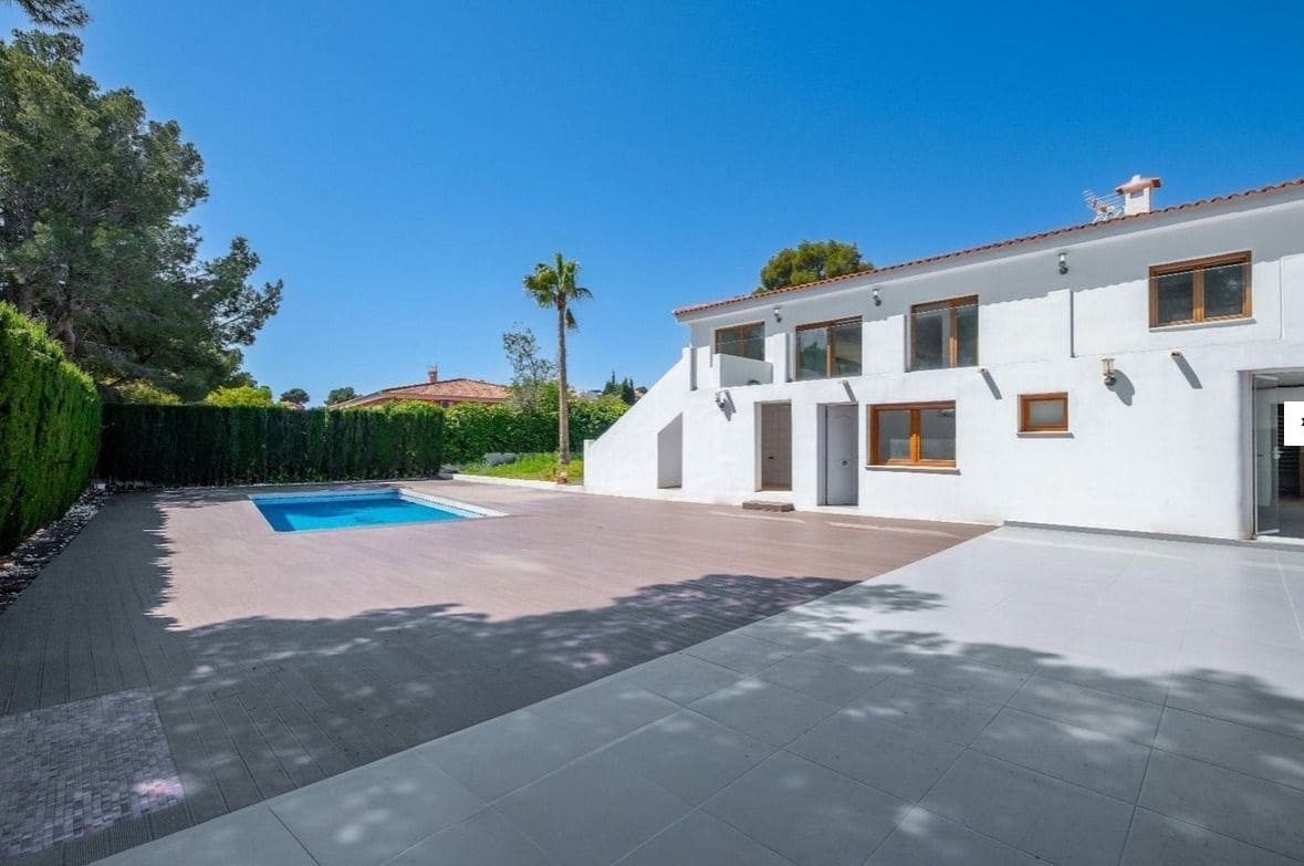 4 soveværelse Villa til salg i La Nucia med swimmingpool garage - € 950.000 (Ref: 9116650)