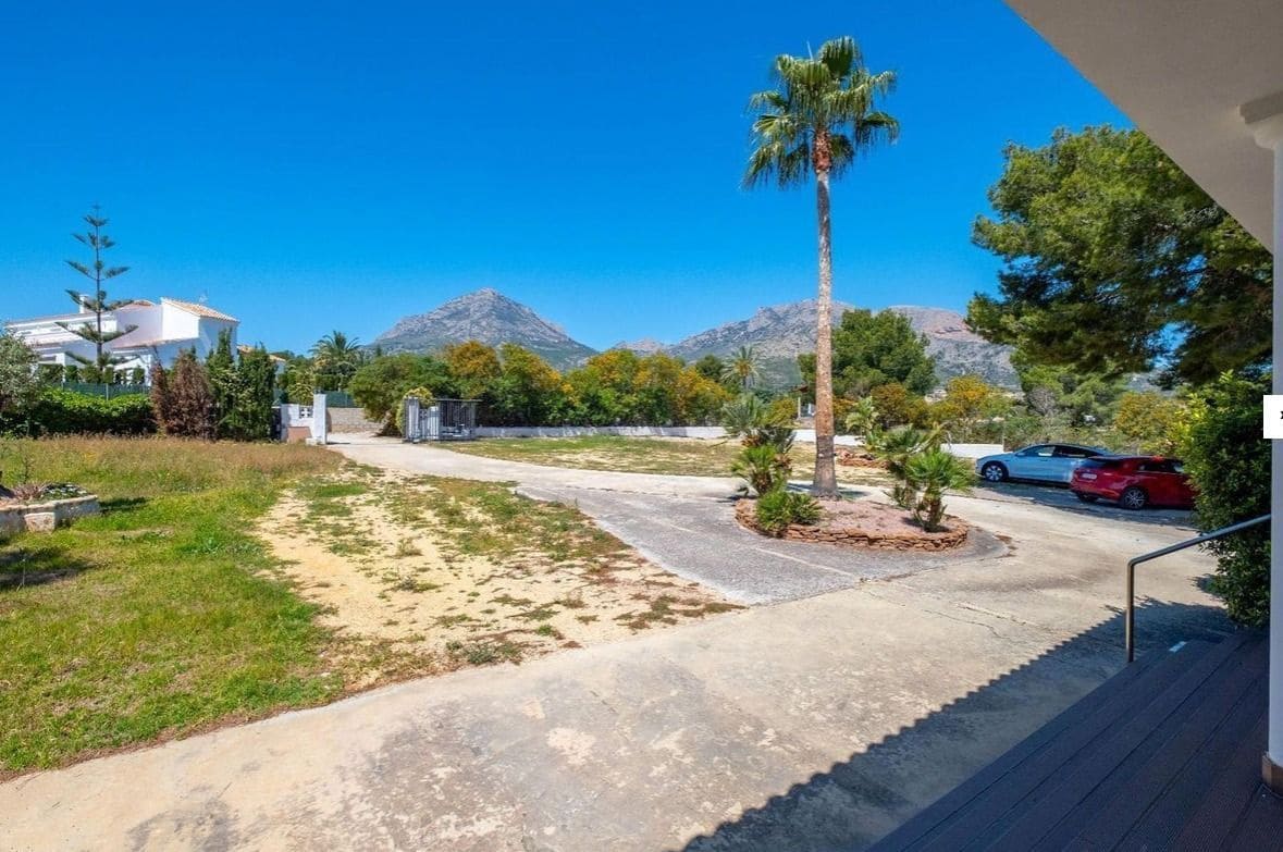 4 soveværelse Villa til salg i La Nucia med swimmingpool garage - € 950.000 (Ref: 9116650)