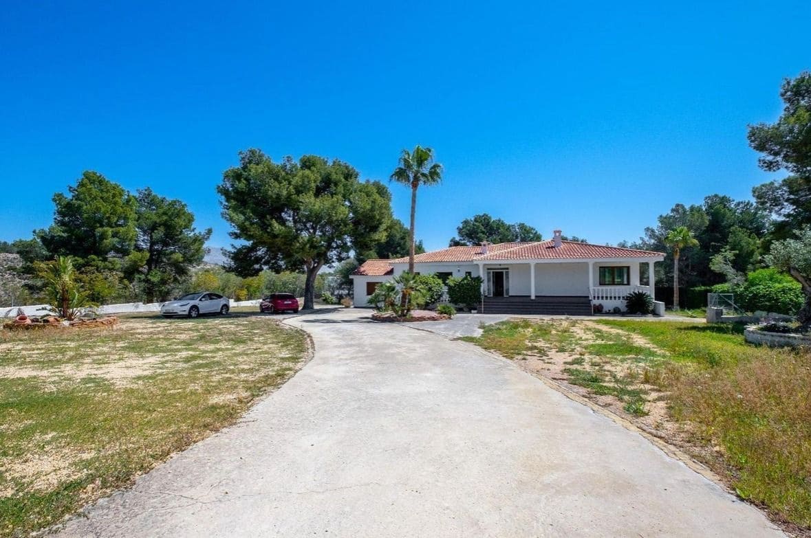 4 soveværelse Villa til salg i La Nucia med swimmingpool garage - € 950.000 (Ref: 9116650)