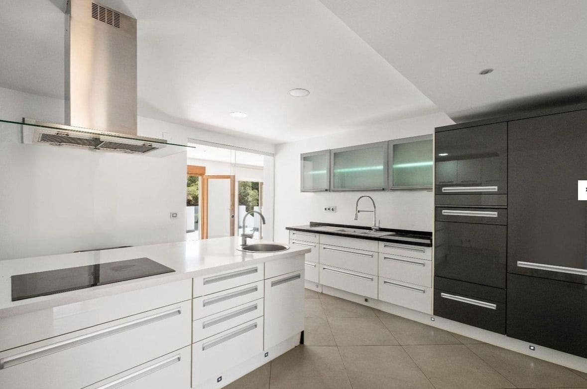 4 soveværelse Villa til salg i La Nucia med swimmingpool garage - € 950.000 (Ref: 9116650)