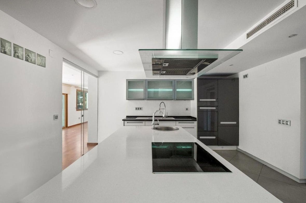 4 soveværelse Villa til salg i La Nucia med swimmingpool garage - € 950.000 (Ref: 9116650)