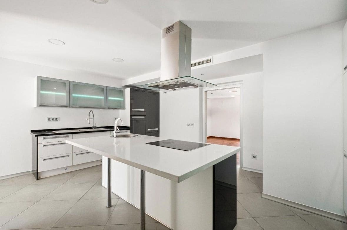 4 soveværelse Villa til salg i La Nucia med swimmingpool garage - € 950.000 (Ref: 9116650)