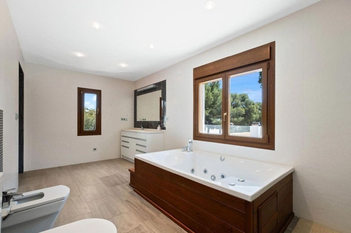 4 soveværelse Villa til salg i La Nucia med swimmingpool garage - € 950.000 (Ref: 9116650)