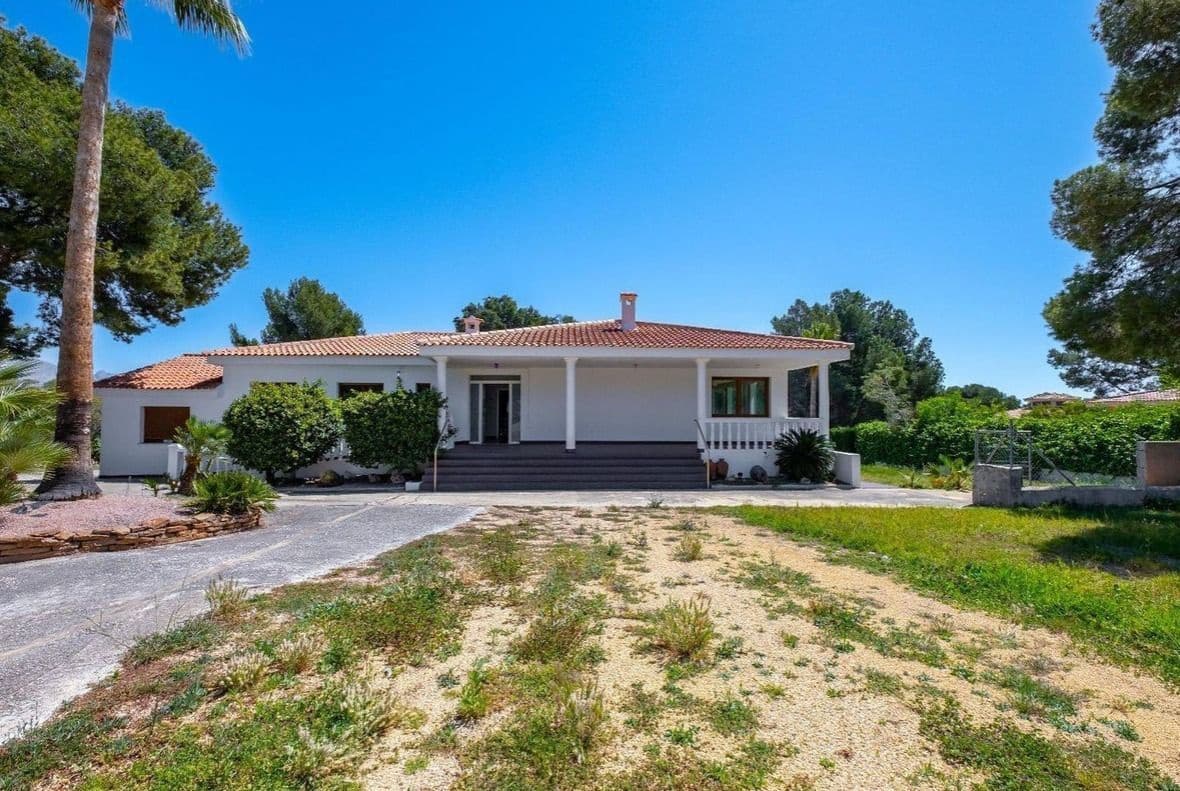 4 soveværelse Villa til salg i La Nucia med swimmingpool garage - € 950.000 (Ref: 9116650)