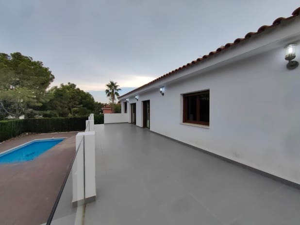 4 soveværelse Villa til salg i La Nucia med swimmingpool garage - € 950.000 (Ref: 9116650)