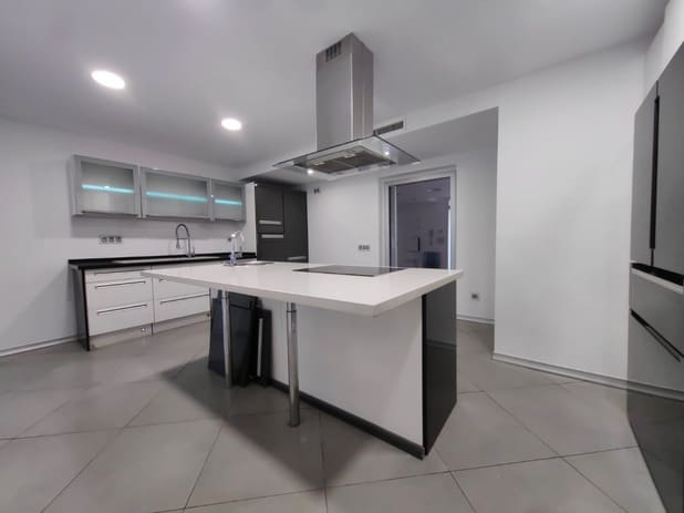 4 soveværelse Villa til salg i La Nucia med swimmingpool garage - € 950.000 (Ref: 9116650)