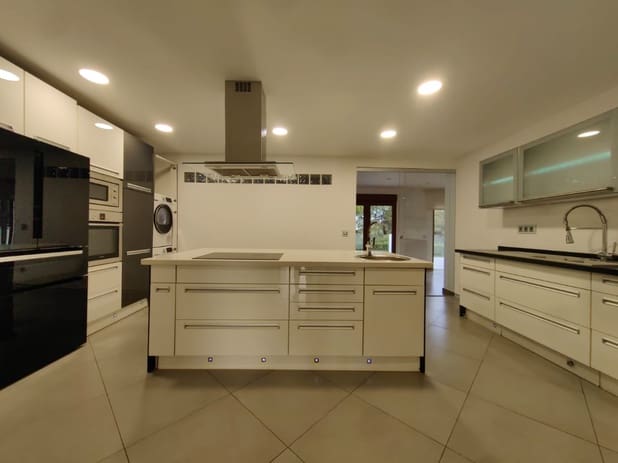 4 soveværelse Villa til salg i La Nucia med swimmingpool garage - € 950.000 (Ref: 9116650)