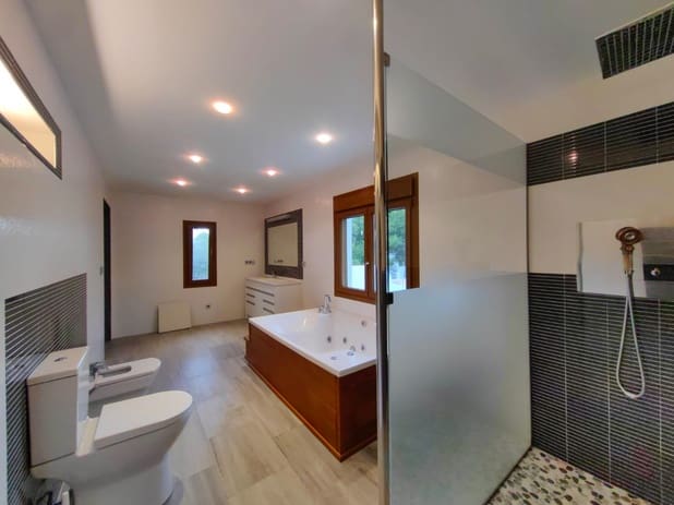 4 soveværelse Villa til salg i La Nucia med swimmingpool garage - € 950.000 (Ref: 9116650)