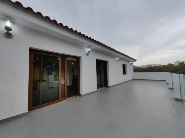 4 soveværelse Villa til salg i La Nucia med swimmingpool garage - € 950.000 (Ref: 9116650)