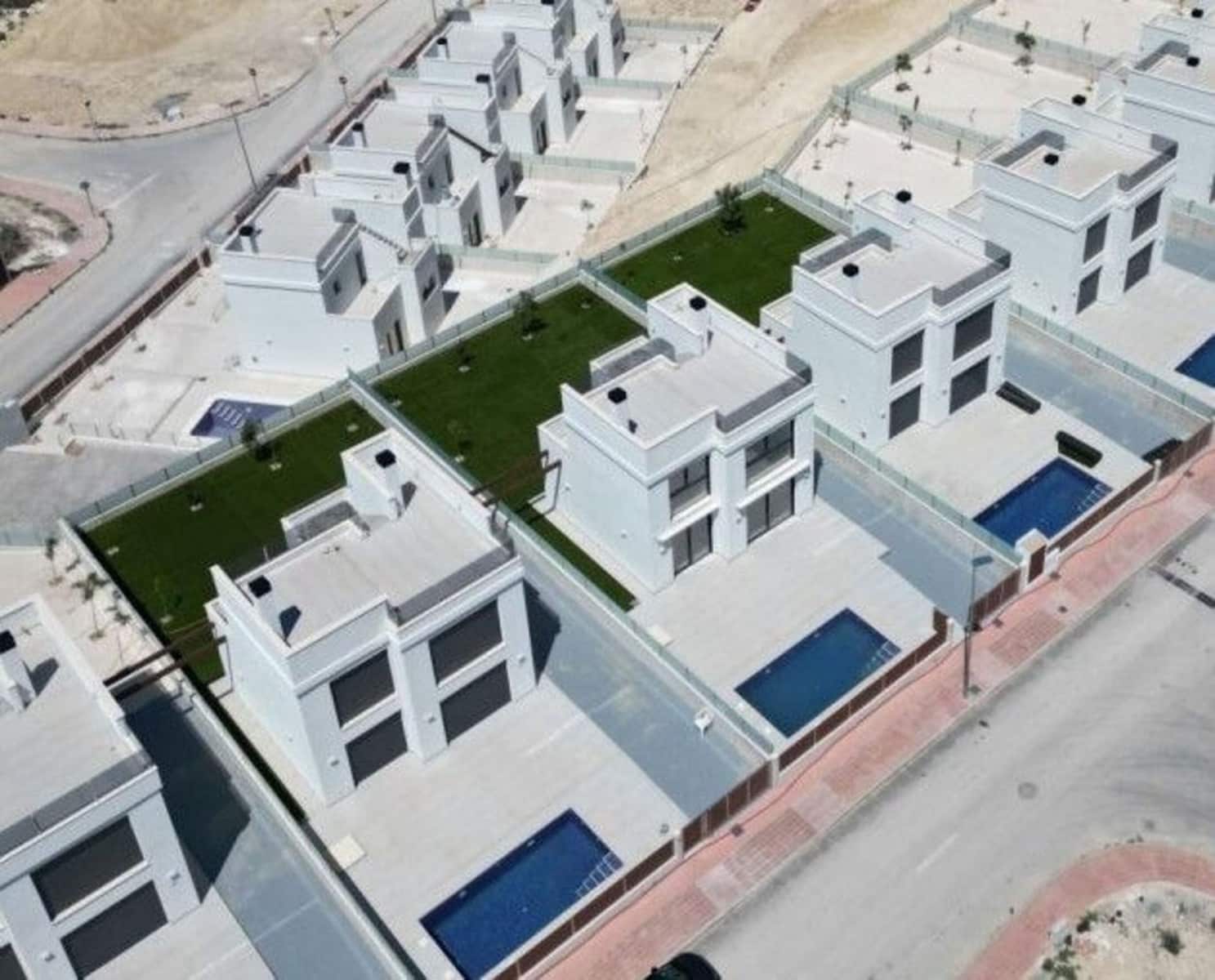 3 soveværelse Villa til salg i El Campello med swimmingpool garage - € 495.000 (Ref: 9128011)