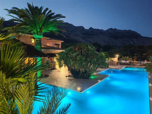 6 bedroom Villa for sale in Altea with pool garage - € 2,900,000 (Ref: 9129521)