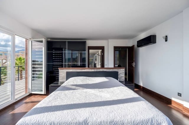 Chalet de 7 habitaciones en Alfaz del Pi / L'Alfàs del Pi en venta con piscina garaje - 1.290.000 € (Ref: 9146804)