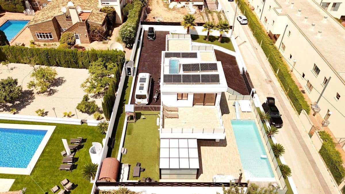 4 soverom Villa til salgs i Calpe / Calp med svømmebasseng garasje - € 1 299 000 (Ref: 9153651)