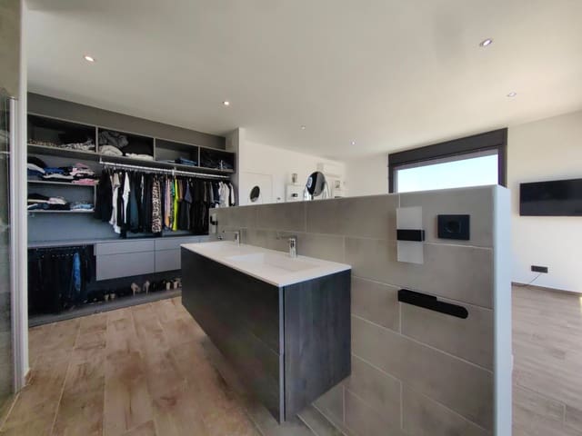 4 slaapkamer Villa te koop in Calpe / Calp met zwembad garage - € 1.299.000 (Ref: 9153651)