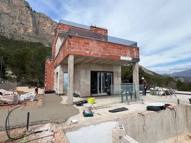 3 bedroom Villa for sale in Polop with pool garage - € 598,000 (Ref: 9169361)