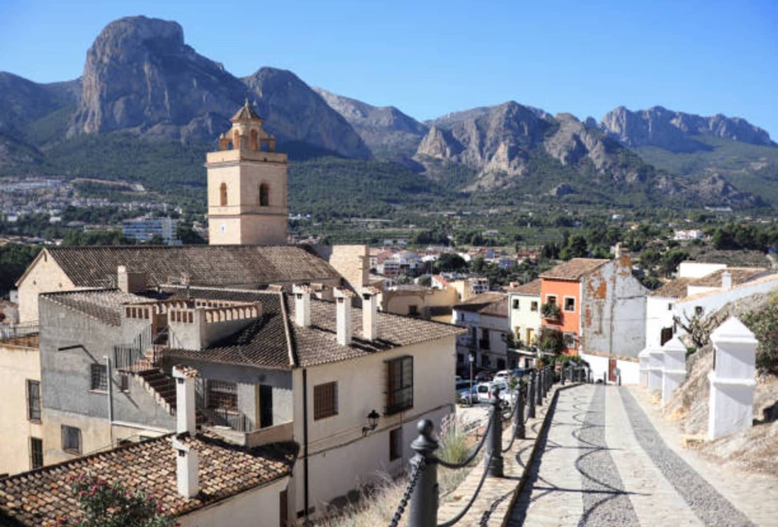 3 bedroom Villa for sale in Polop with garage - € 595,000 (Ref: 9169383)