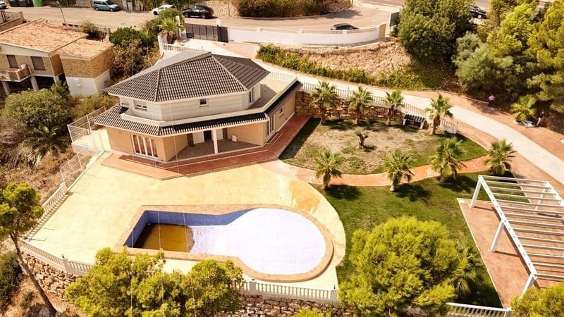 4 soverom Villa til salgs i La Nucia med svømmebasseng garasje - € 750 000 (Ref: 9189050)