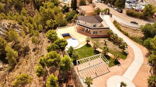 4 bedroom Villa for sale in La Nucia with pool garage - € 750,000 (Ref: 9189050)