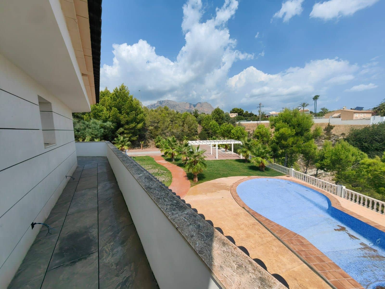 4 soverom Villa til salgs i La Nucia med svømmebasseng garasje - € 750 000 (Ref: 9189050)