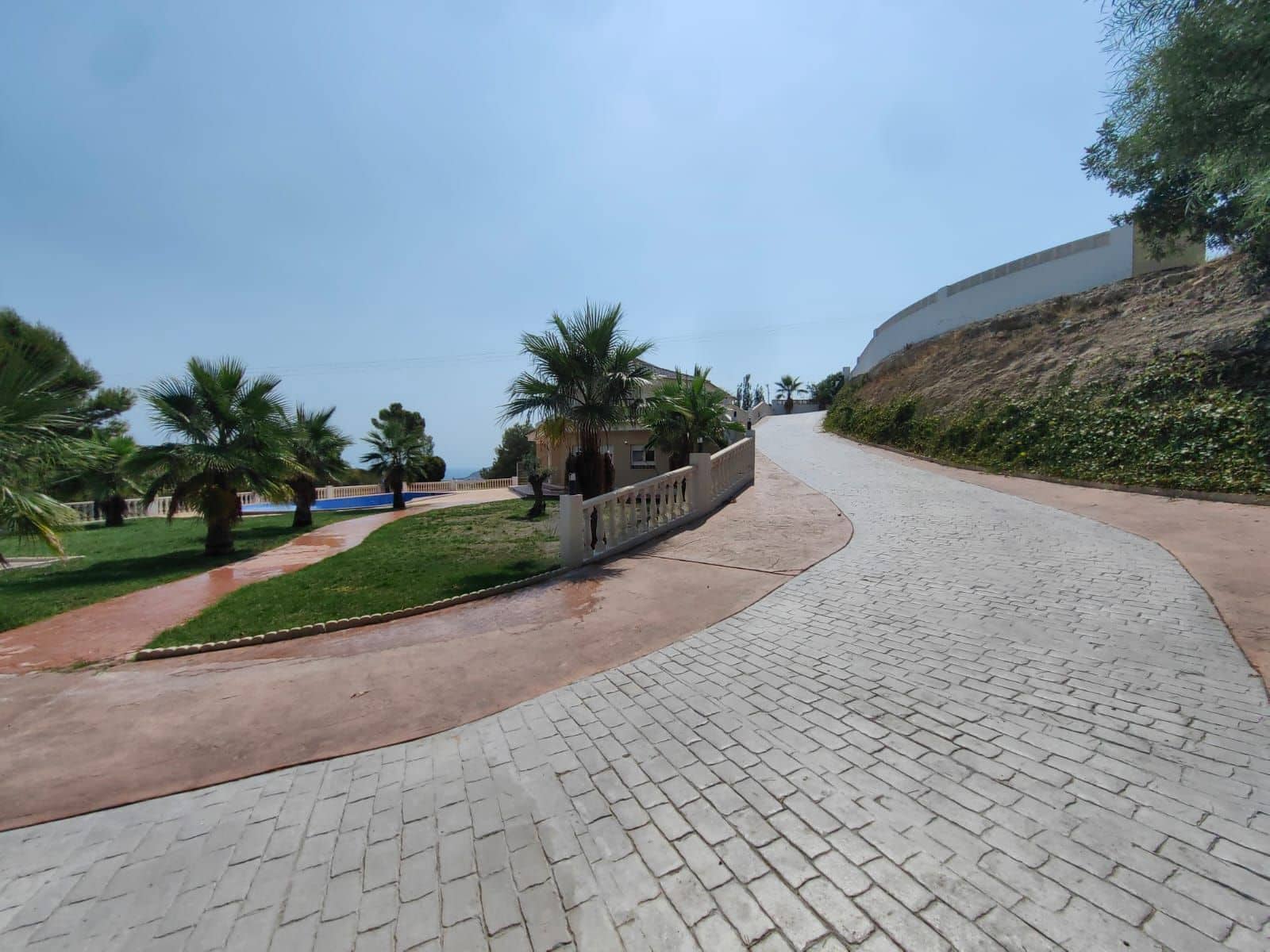 4 soverom Villa til salgs i La Nucia med svømmebasseng garasje - € 750 000 (Ref: 9189050)