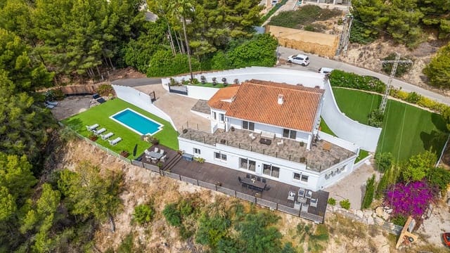 4 slaapkamer Villa te koop in Oltamar - Cucarres, Calpe / Calp met zwembad garage - € 999.900 (Ref: 9204278)