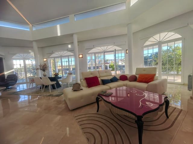 6 bedroom Villa for sale in Pueblo - Urbanizaciones, Alfaz del Pi / L'Alfàs del Pi with pool garage - € 1,600,000 (Ref: 9247987)