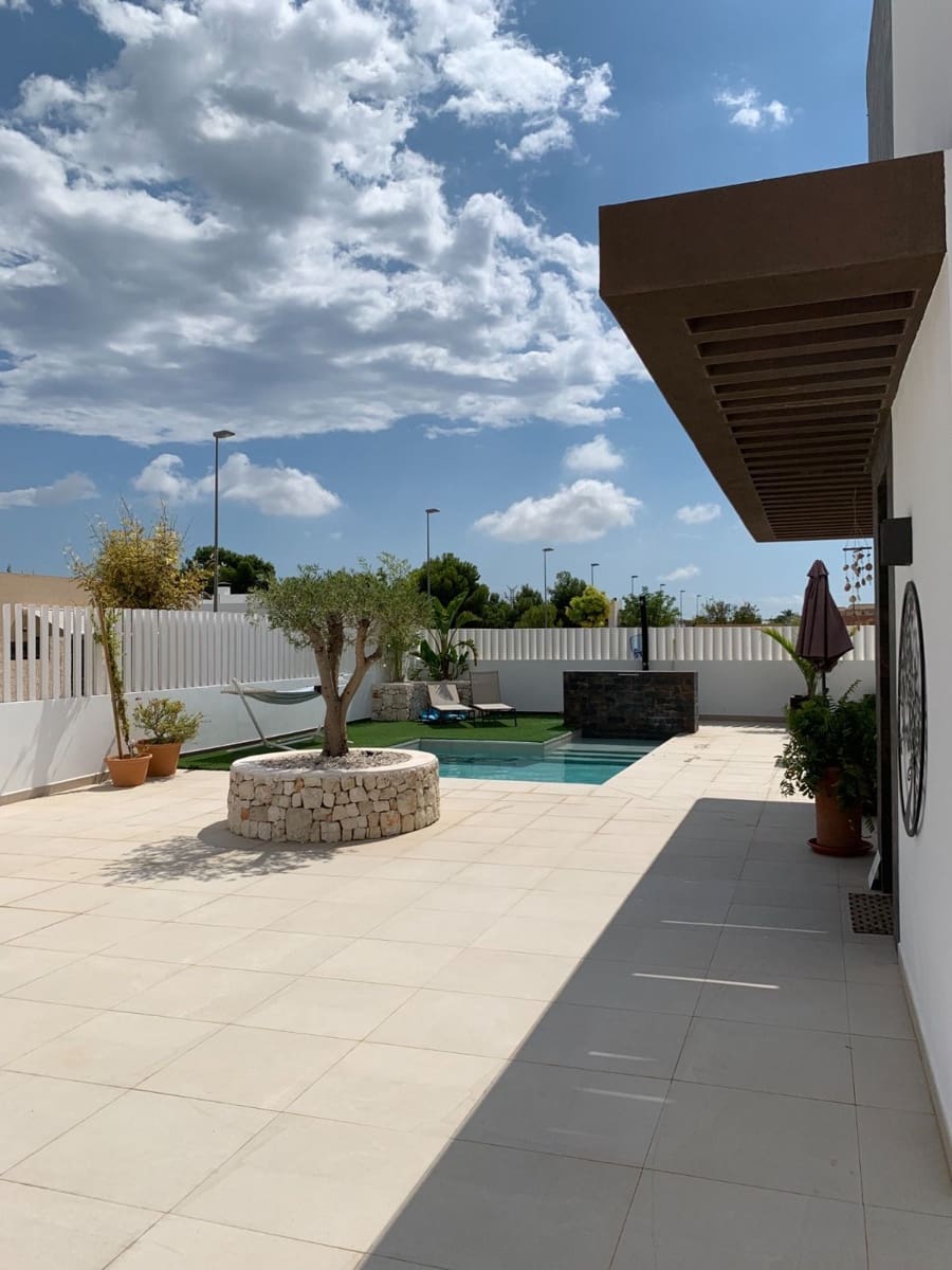 Chalet de 3 habitaciones en Polop en venta con piscina garaje - 495.000 € (Ref: 9312417)