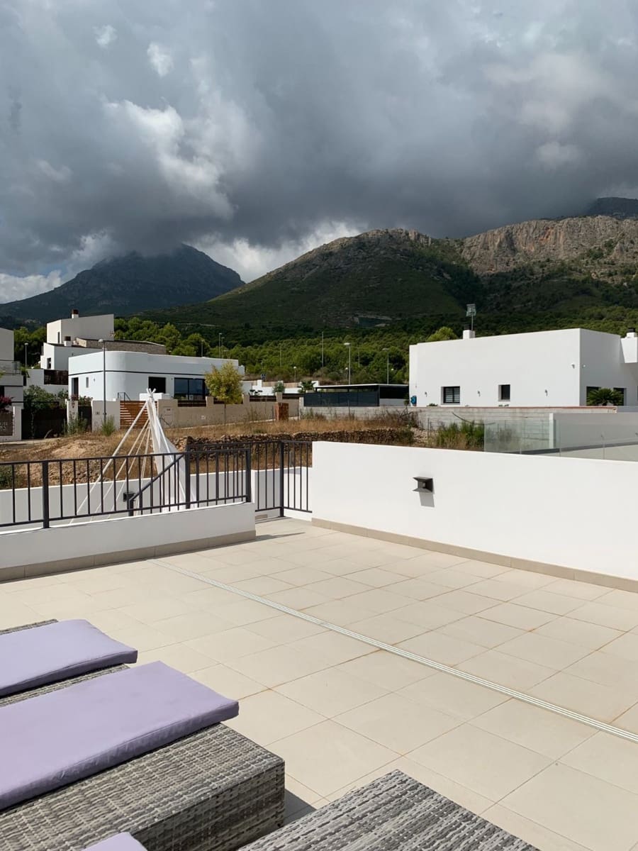 Chalet de 3 habitaciones en Polop en venta con piscina garaje - 495.000 € (Ref: 9312417)