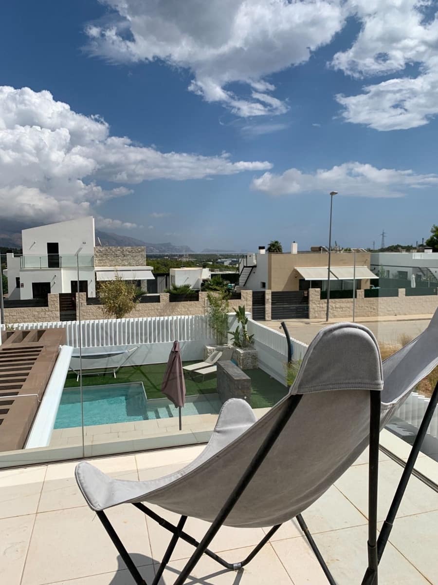 Chalet de 3 habitaciones en Polop en venta con piscina garaje - 495.000 € (Ref: 9312417)