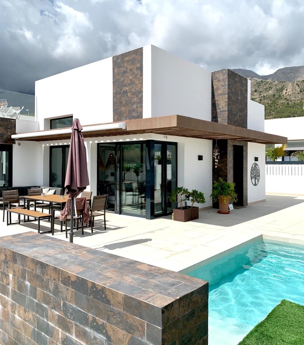 Chalet de 3 habitaciones en Polop en venta con piscina garaje - 495.000 € (Ref: 9312417)