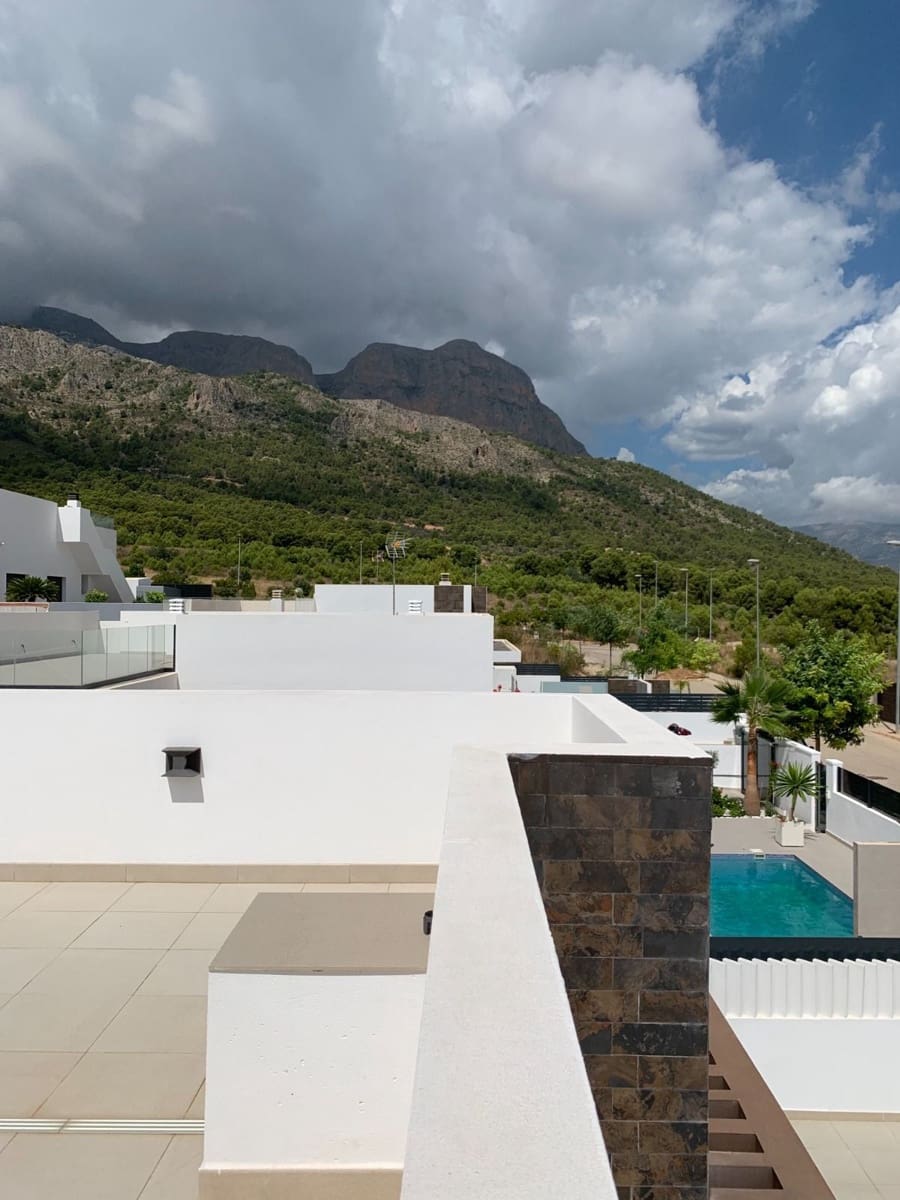 Chalet de 3 habitaciones en Polop en venta con piscina garaje - 495.000 € (Ref: 9312417)