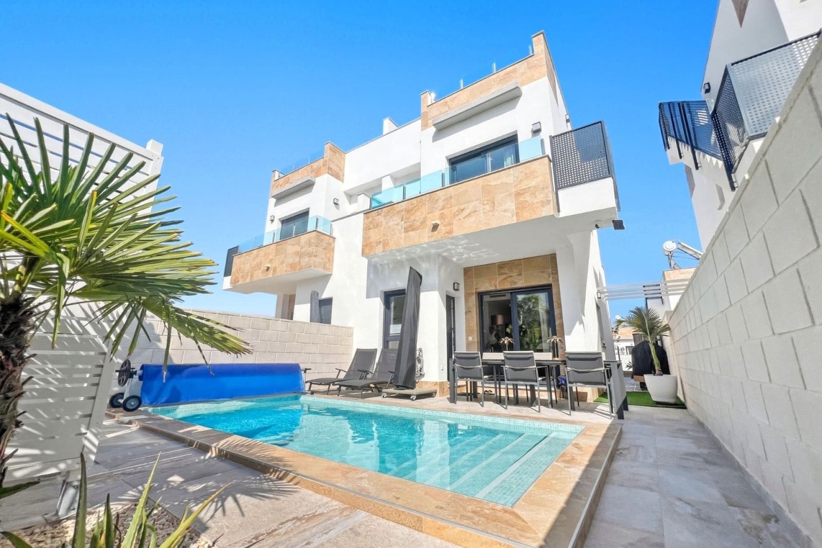 3 bedroom Villa for sale in Polop with pool garage - € 379,000 (Ref: 9400511)