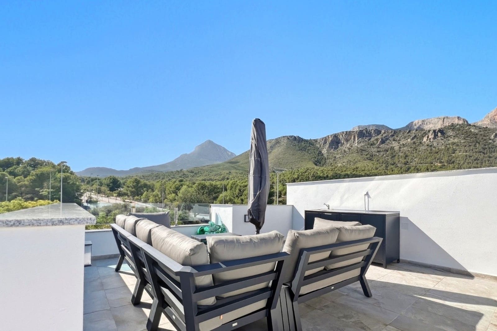 3 bedroom Villa for sale in Polop with pool garage - € 379,000 (Ref: 9400511)