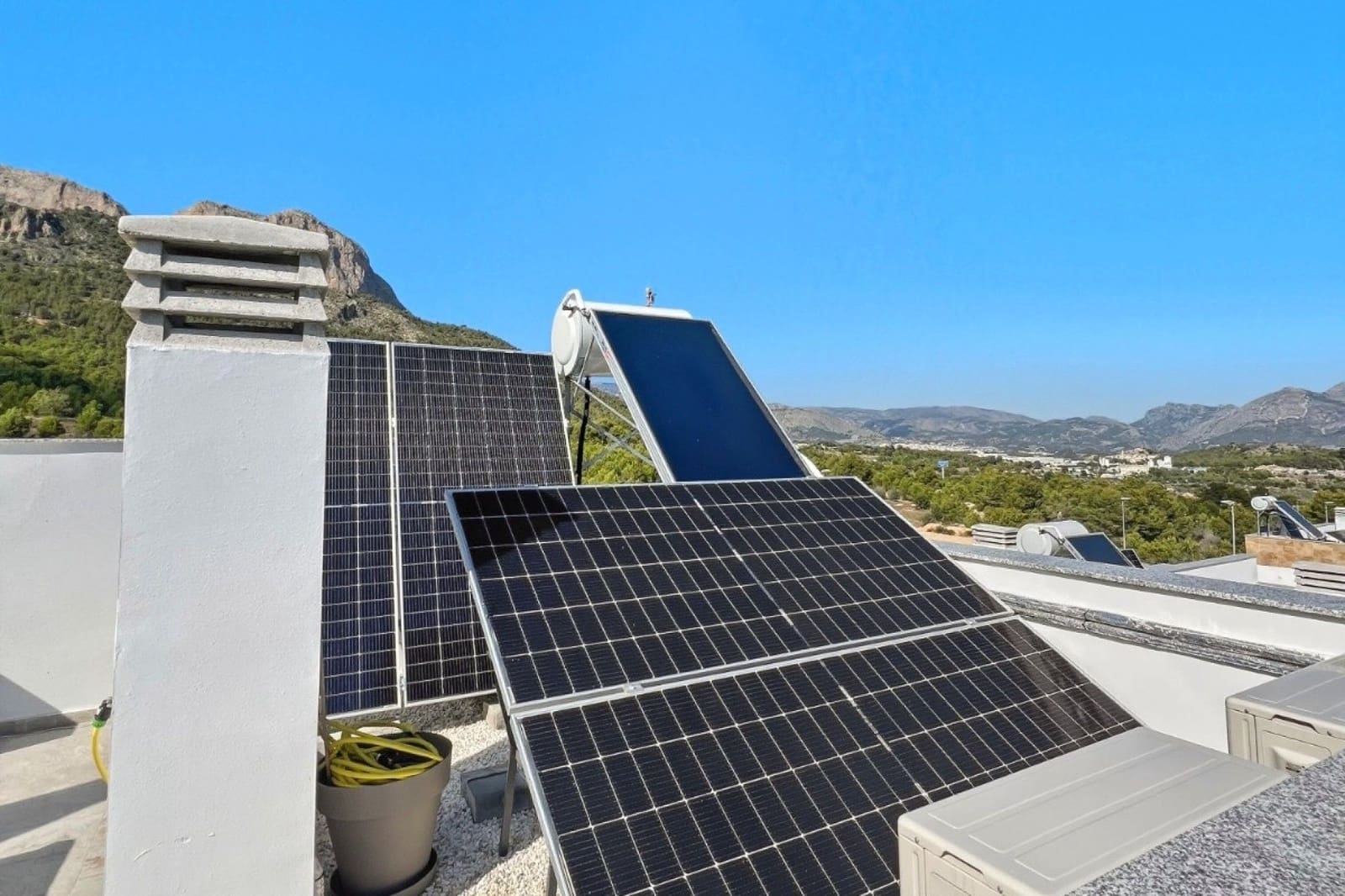 3 bedroom Villa for sale in Polop with pool garage - € 379,000 (Ref: 9400511)