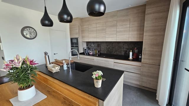 Chalet de 2 habitaciones en Balcón de Finestrat - Terra Marina, Finestrat en venta con piscina garaje - 675.000 € (Ref: 9410669)