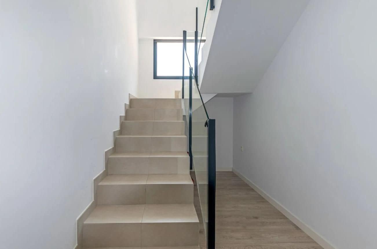 3 makuuhuone Huvila vuokrattavana paikassa Alfaz del Pi / L'Alfas del Pi mukana uima-altaan 
autotalli - 2 800 € (Ref: 9422037)