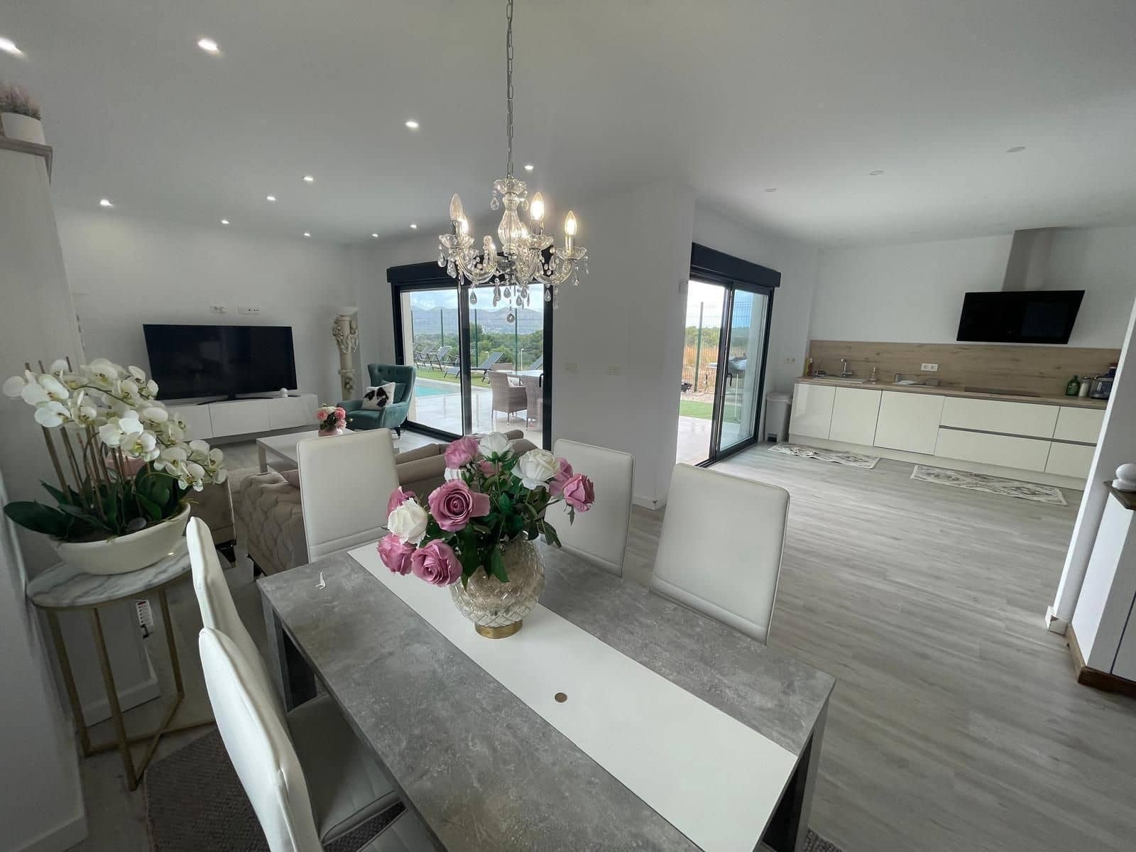 3 makuuhuone Huvila vuokrattavana paikassa Alfaz del Pi / L'Alfas del Pi mukana uima-altaan 
autotalli - 2 800 € (Ref: 9422037)