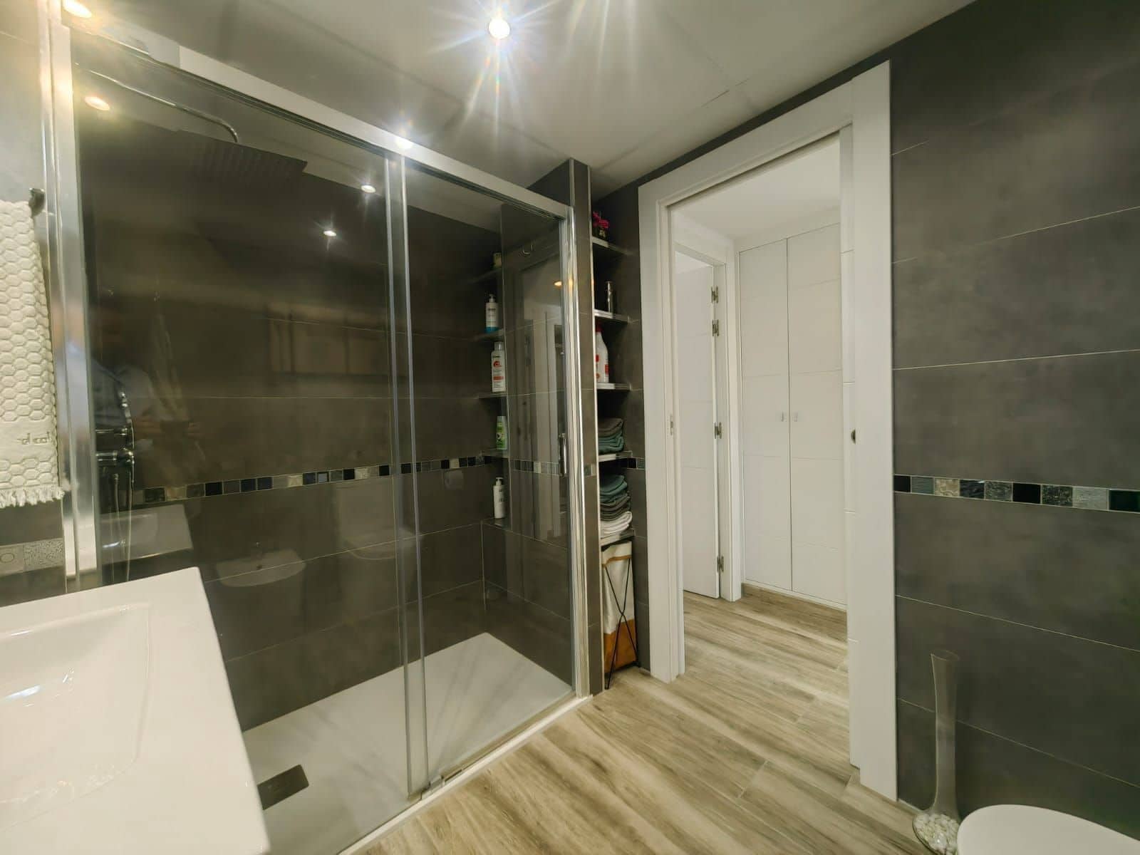 3 sypialnia Apartament na sprzedaż w Benidorm z basenem garażem - 485 000 € (Ref: 9426936)