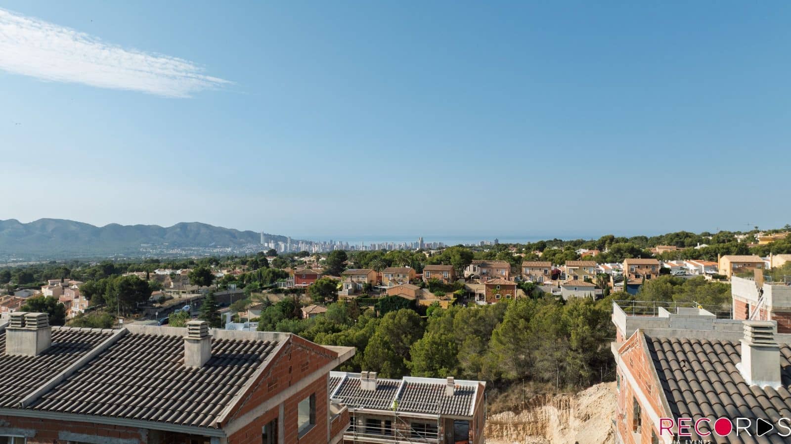 Chalet de 3 habitaciones en La Nucia en venta con piscina garaje - 776.971 € (Ref: 9461815)