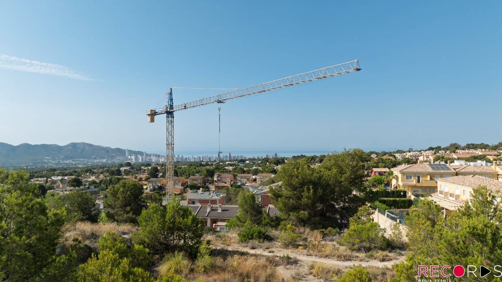 Chalet de 3 habitaciones en La Nucia en venta con piscina garaje - 776.971 € (Ref: 9461815)