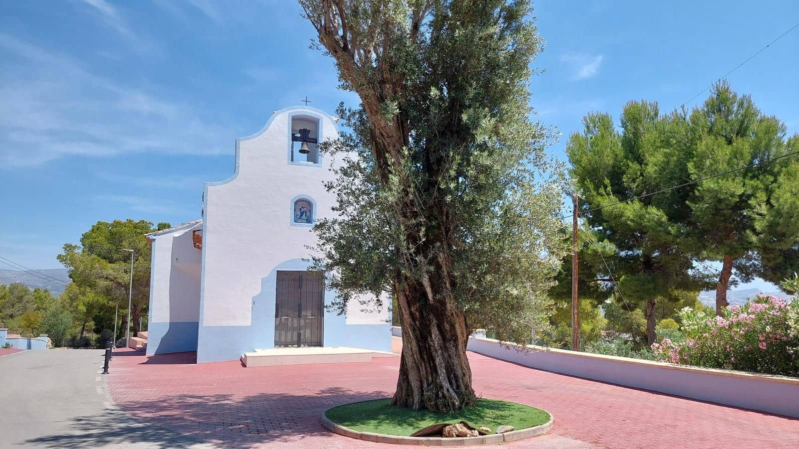 Chalet de 3 habitaciones en La Nucia en venta con piscina garaje - 776.971 € (Ref: 9461815)