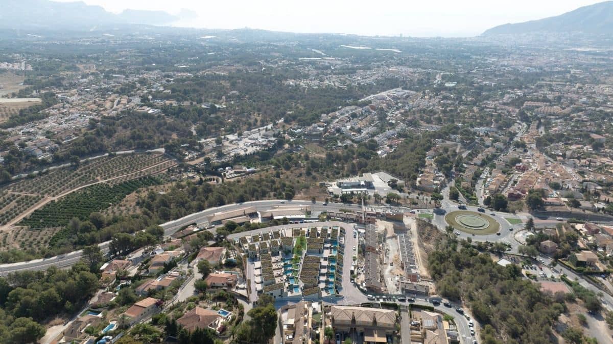 Chalet de 3 habitaciones en La Nucia en venta con piscina garaje - 656.217 € (Ref: 9461816)