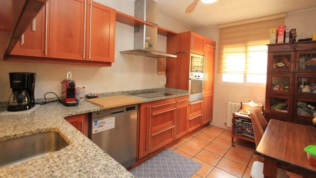 5 makuuhuone Huvila myytävänä paikassa El Tossal - Bello Horizonte  , La Nucia mukana uima-altaan 
autotalli - 690 000 € (Ref: 9461817)