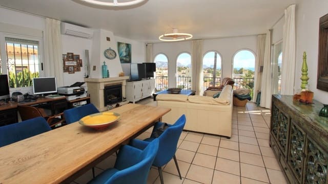 5 makuuhuone Huvila myytävänä paikassa El Tossal - Bello Horizonte  , La Nucia mukana uima-altaan 
autotalli - 690 000 € (Ref: 9461817)