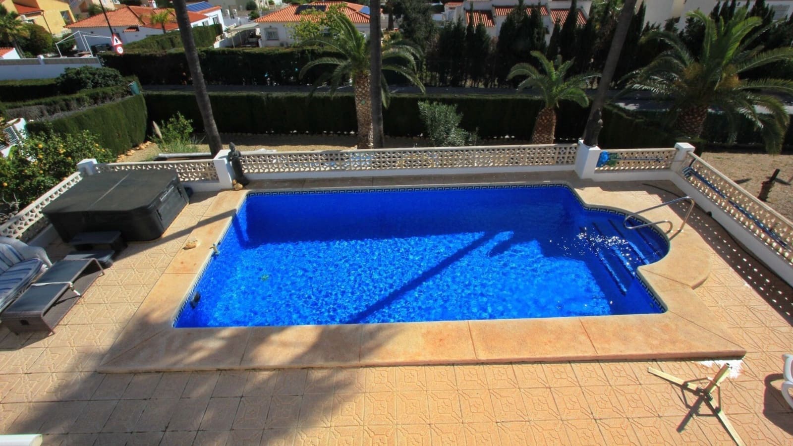 5 makuuhuone Huvila myytävänä paikassa La Nucia mukana uima-altaan 
autotalli - 690 000 € (Ref: 9461817)