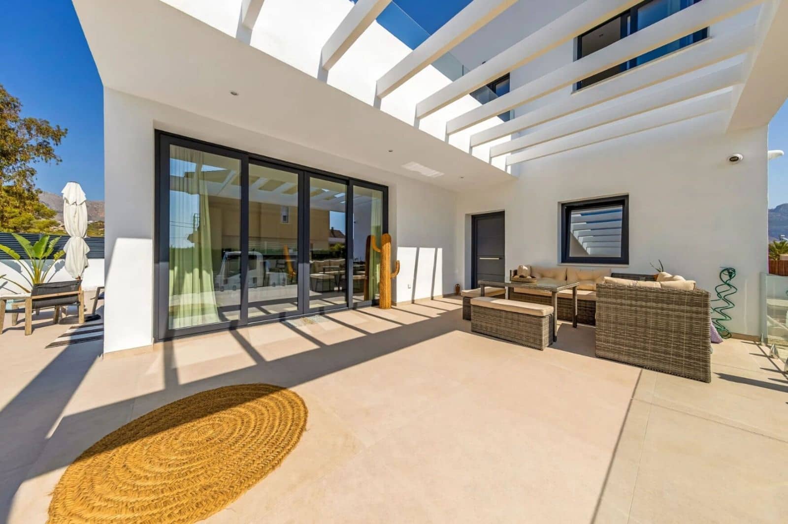 Chalet de 4 habitaciones en La Nucia en venta con piscina garaje - 1.175.000 € (Ref: 9540879)