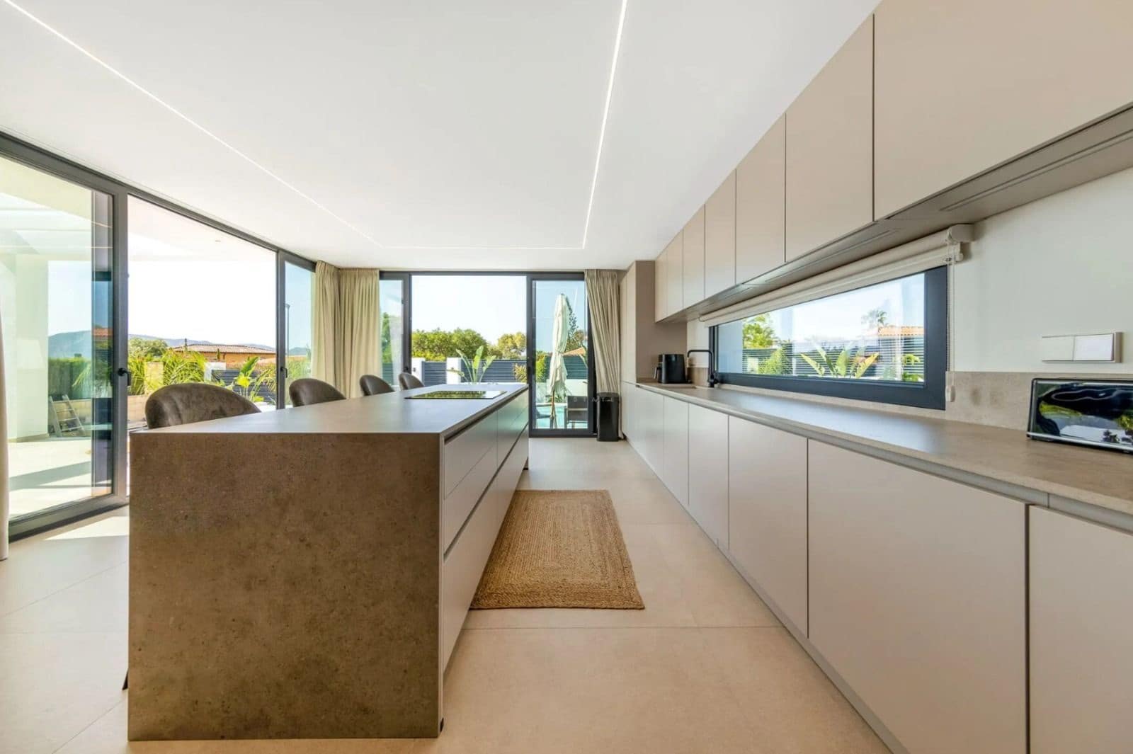 Chalet de 4 habitaciones en La Nucia en venta con piscina garaje - 1.175.000 € (Ref: 9540879)