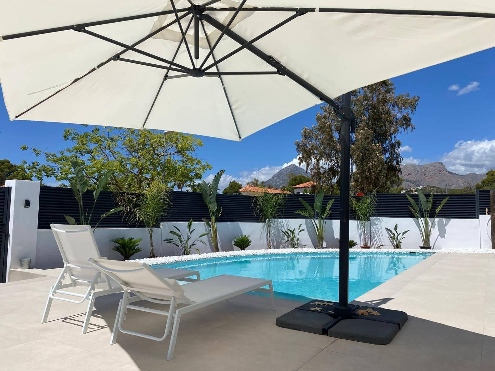 Chalet de 4 habitaciones en La Nucia en venta con piscina garaje - 1.175.000 € (Ref: 9540879)