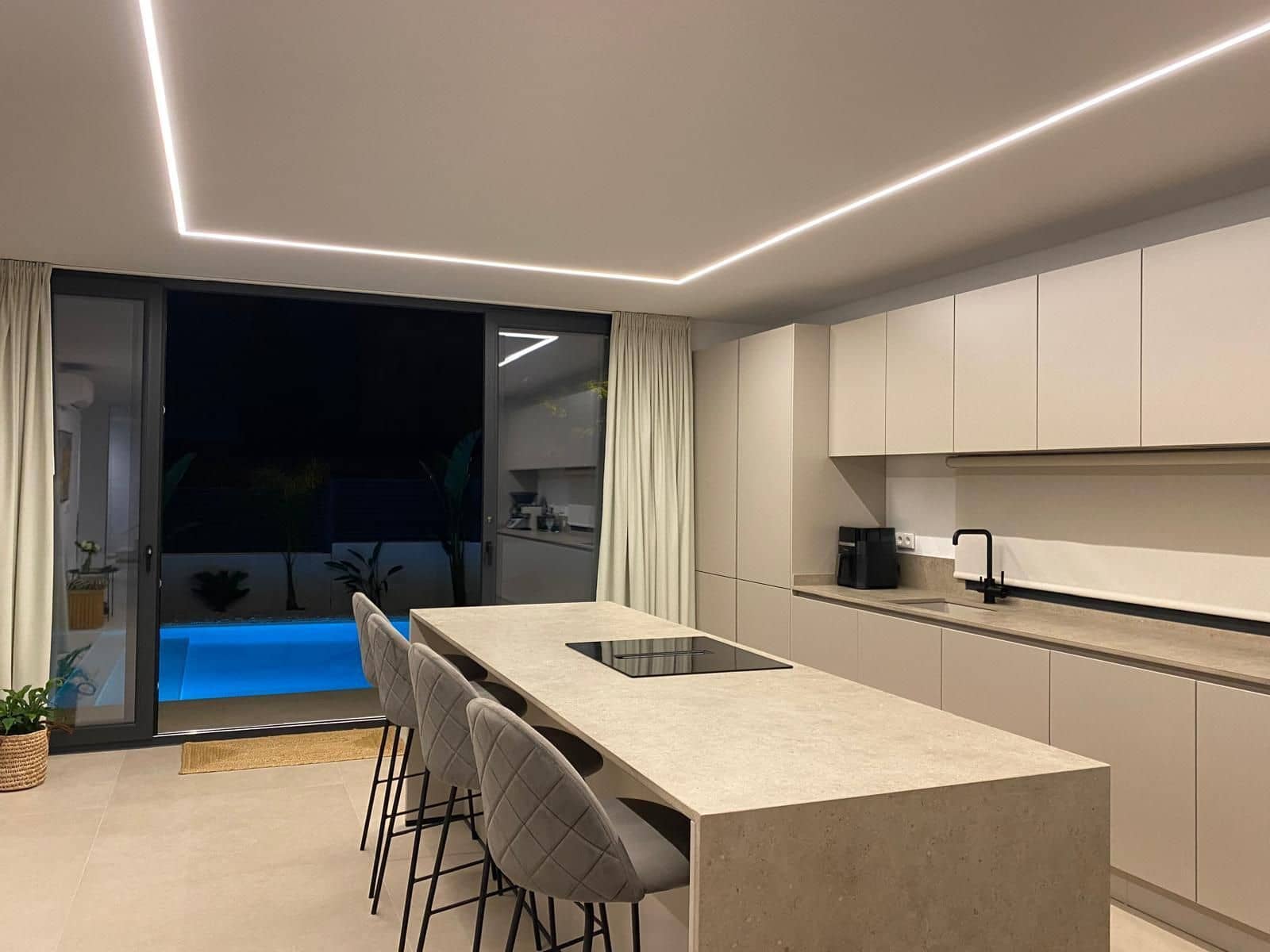 Chalet de 4 habitaciones en La Nucia en venta con piscina garaje - 1.175.000 € (Ref: 9540879)