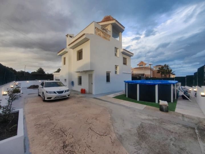 4 soveværelse Villa til salg i La Nucia med swimmingpool garage - € 599.000 (Ref: 9543127)